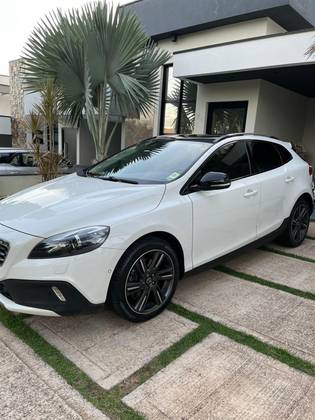 VOLVO V40 2.0 T5 CROSS COUNTRY AWD TURBO GASOLINA 4P AUTOMÁTICO VOLVO V40 2.0 T5 CROSS COUNTRY AWD TURBO GASOLINA 4P AUTOMÁTICO